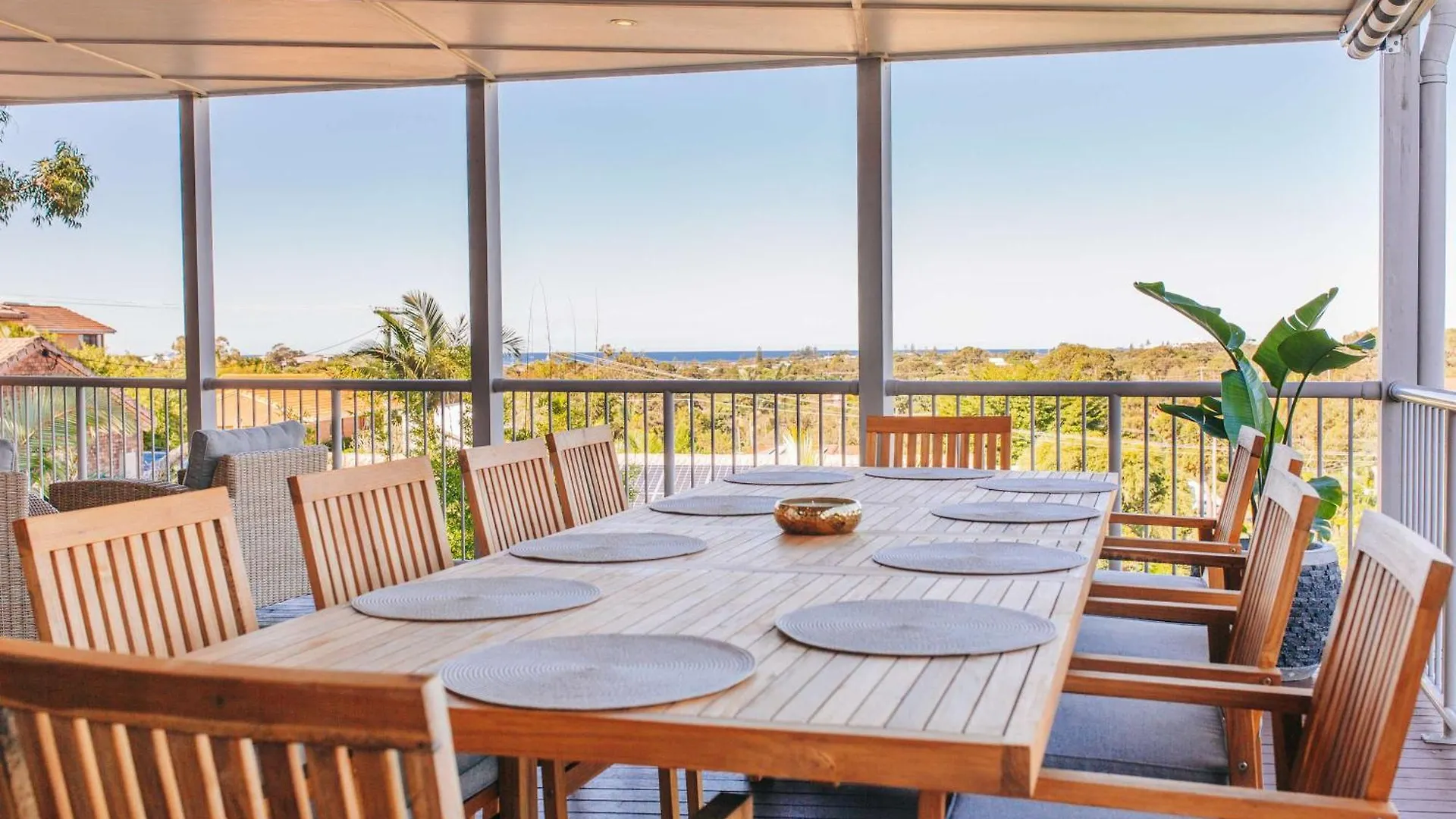 Cheerful Family Home With Stunning Views location